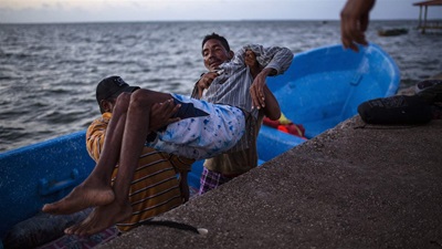 A Honduran lobster diver, is transported for medical care after suffering decompression sickness in 2018.